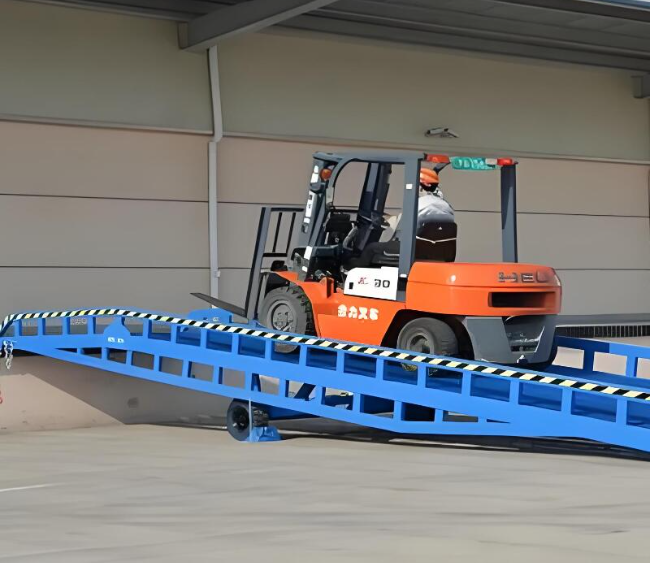 精河移动式卸货平台（叉车用）
